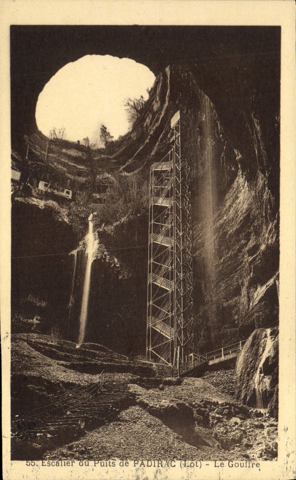 CPA Escalier Du Puits De Padirac Le Gouffre