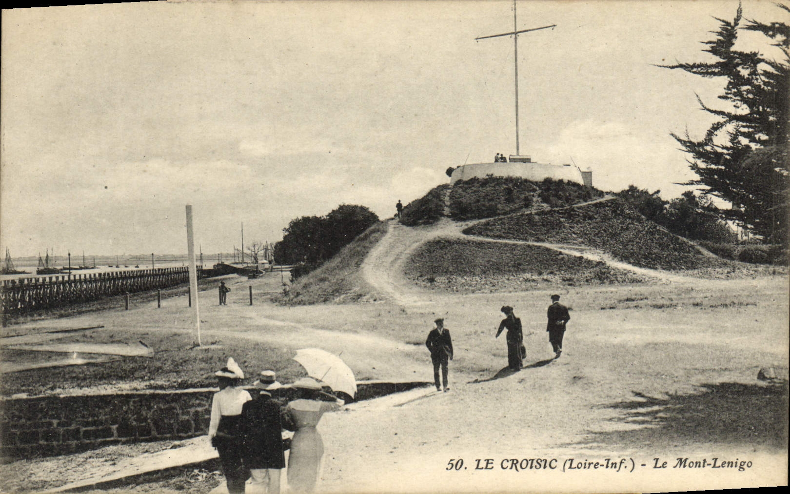 VINTAGE POSTCARD Croisic the Lenigo Mount
