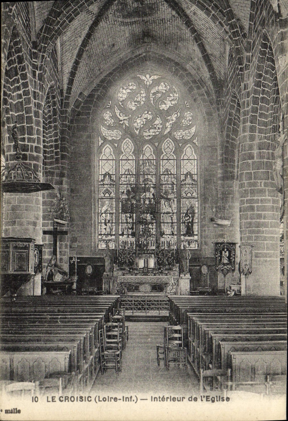 VINTAGE POSTCARD Interior Croisic Of the Church