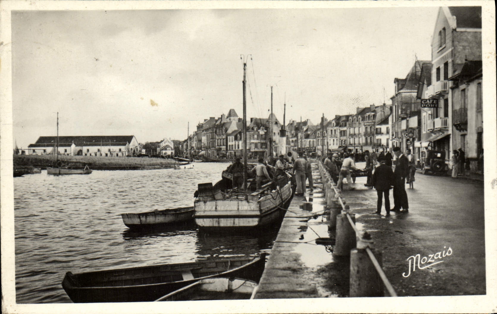 VINTAGE POSTCARD Croisic Arrived Of Sinning Sardine Boats