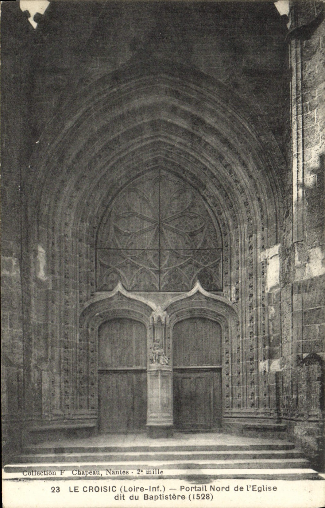 VINTAGE POSTCARD Croisic Northern Gate Of the Church known as of the Baptistry