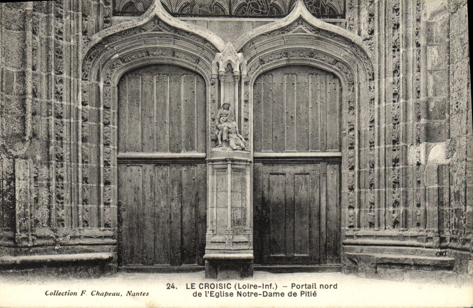 Puerta norteña de Croisic de la POSTAL de la VENDIMIA de la iglesia Notre Dame De Pitie