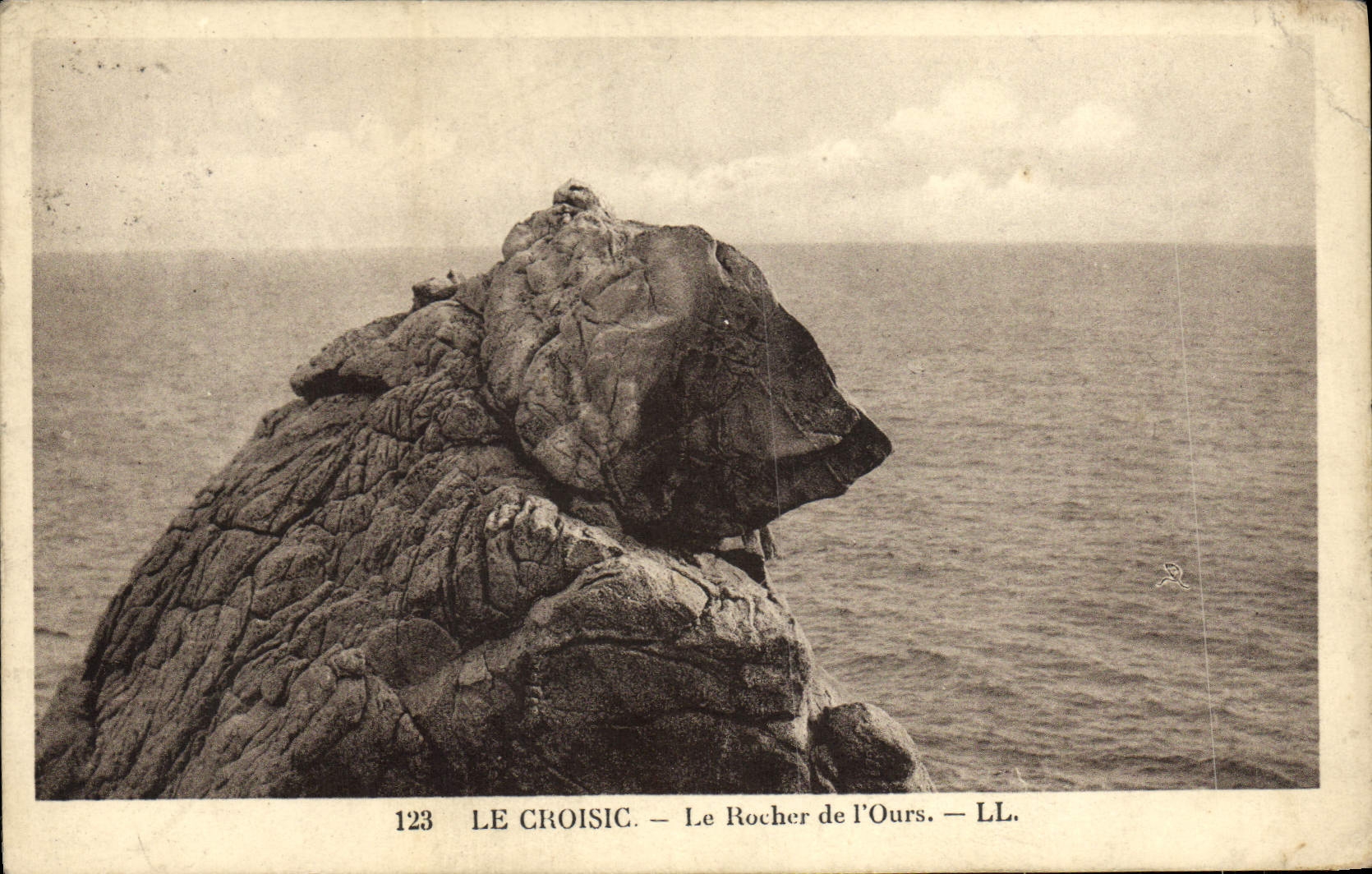 VINTAGE POSTCARD Croisic the Rock Of the Bear