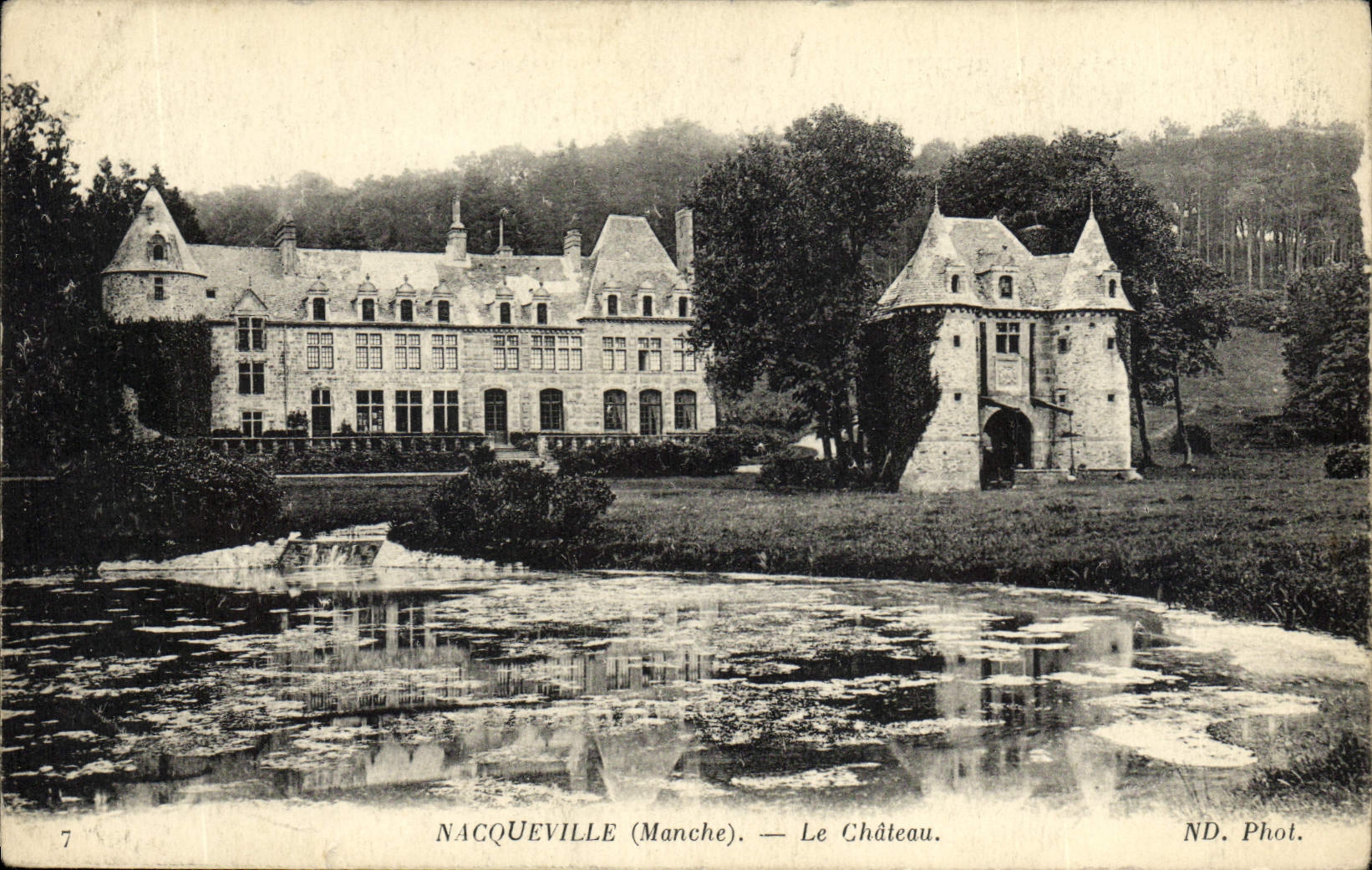 VINTAGE POSTCARD Nacquville the Castle