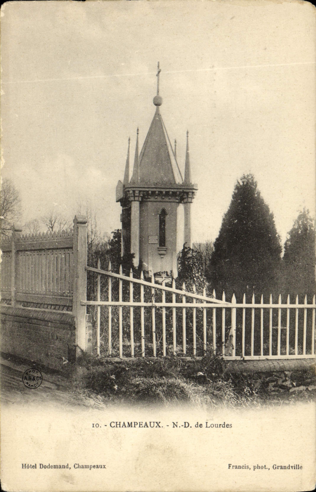 VINTAGE POSTCARD Champeaux ND Of Doors