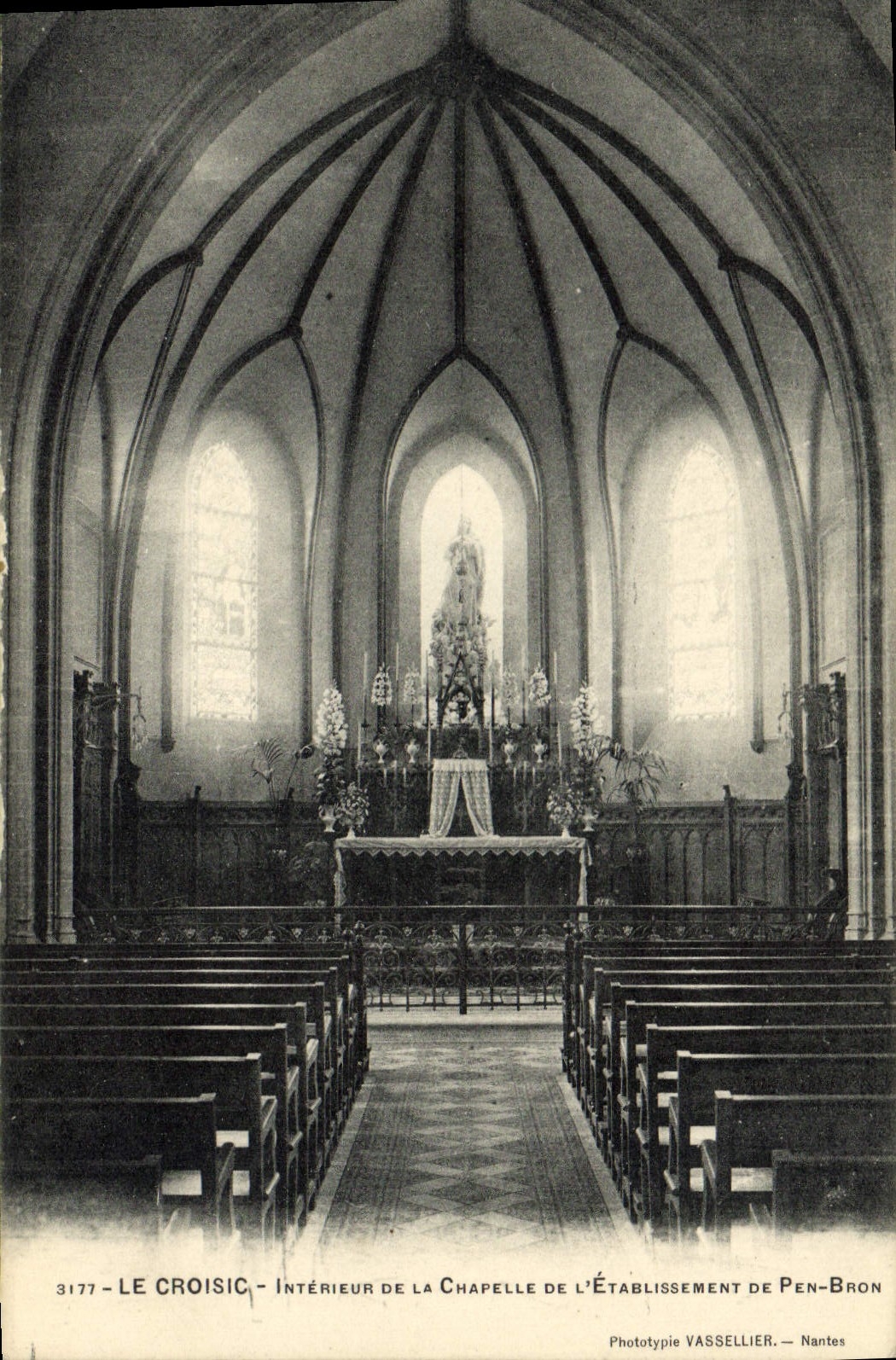 VINTAGE POSTCARD Interior Croisic Of the Vault Of the Establishment Of PEN Bron