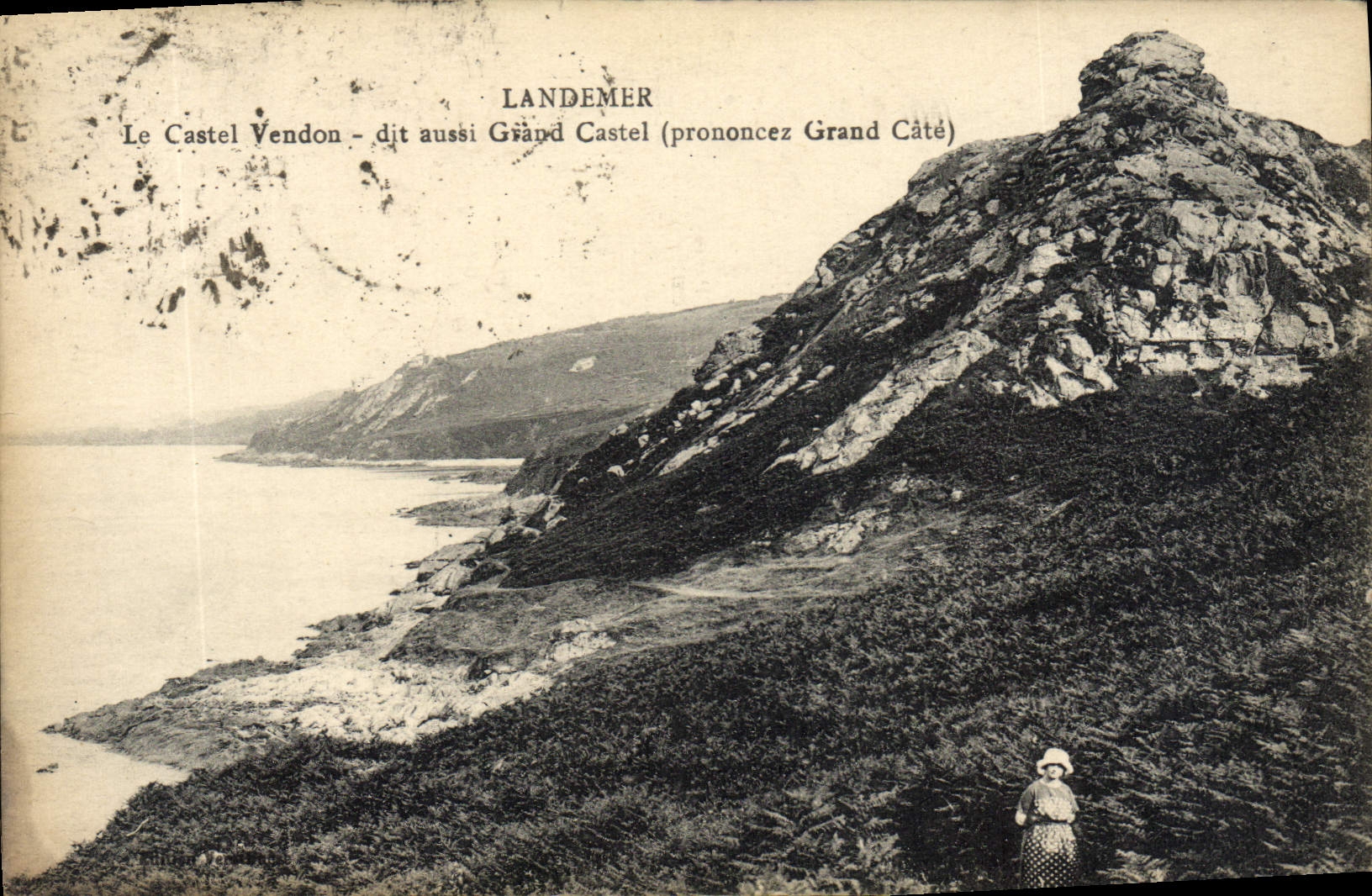 VINTAGE POSTCARD Landemer the Vendon Manor house says also Grand Castal