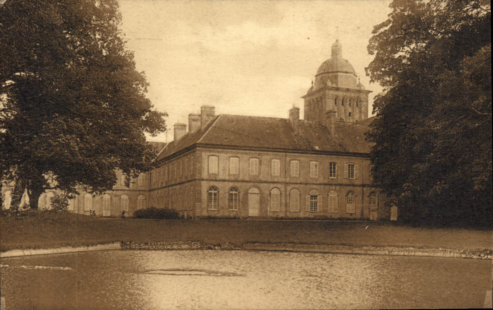 POSTAL Lessay de la VENDIMIA visto de occidental el castillo de la base