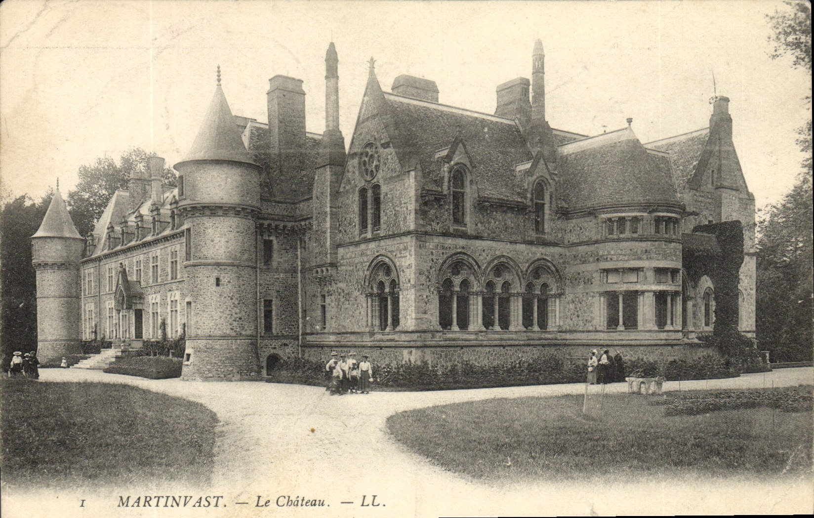 VINTAGE POSTCARD Martinvast the Castle