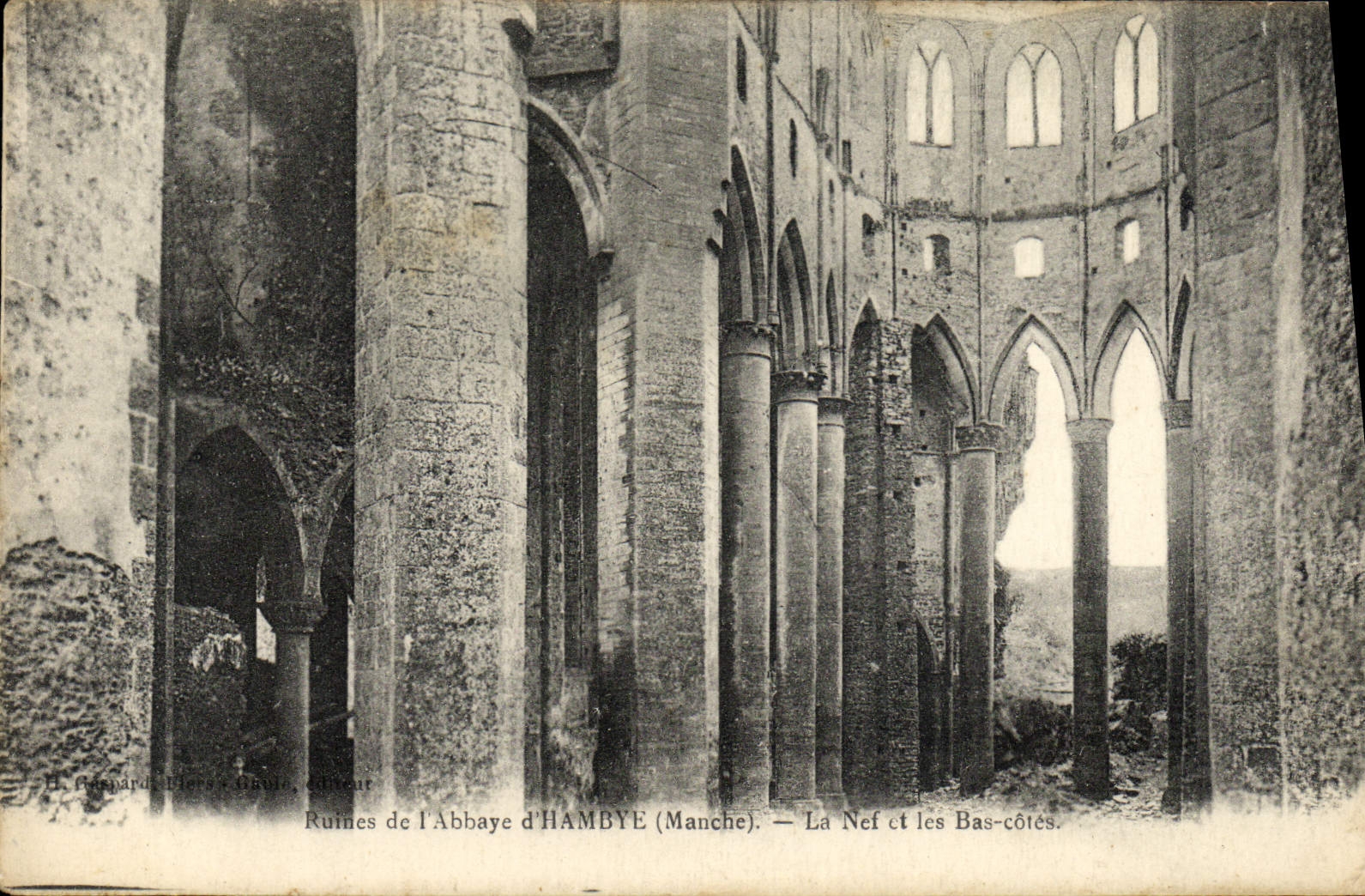 CPA Ruines de l'abbaye d'Hambye Vue prise de la chapelle de la vierge