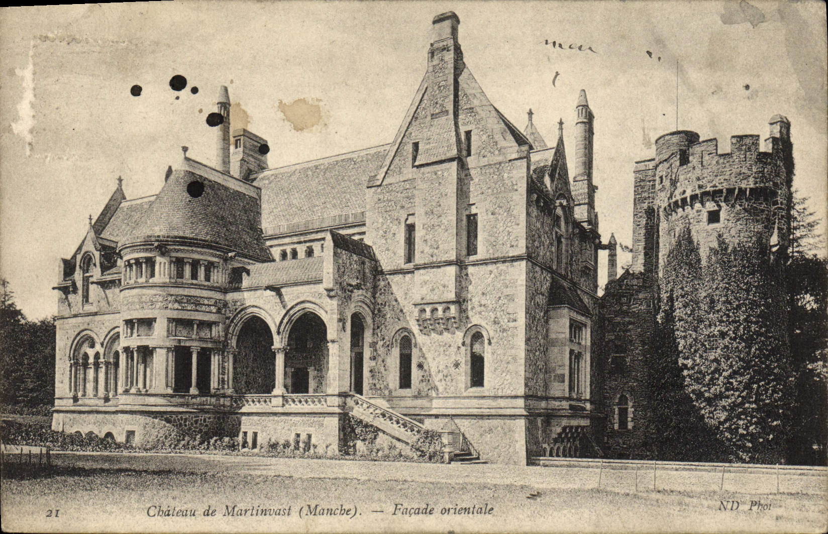 VINTAGE POSTCARD Castle of Martinvast Eastern Frontage