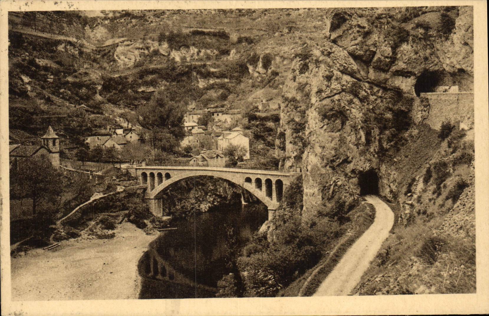 CPA Gorges Du Tarn Le Tarn a Saint Chely 