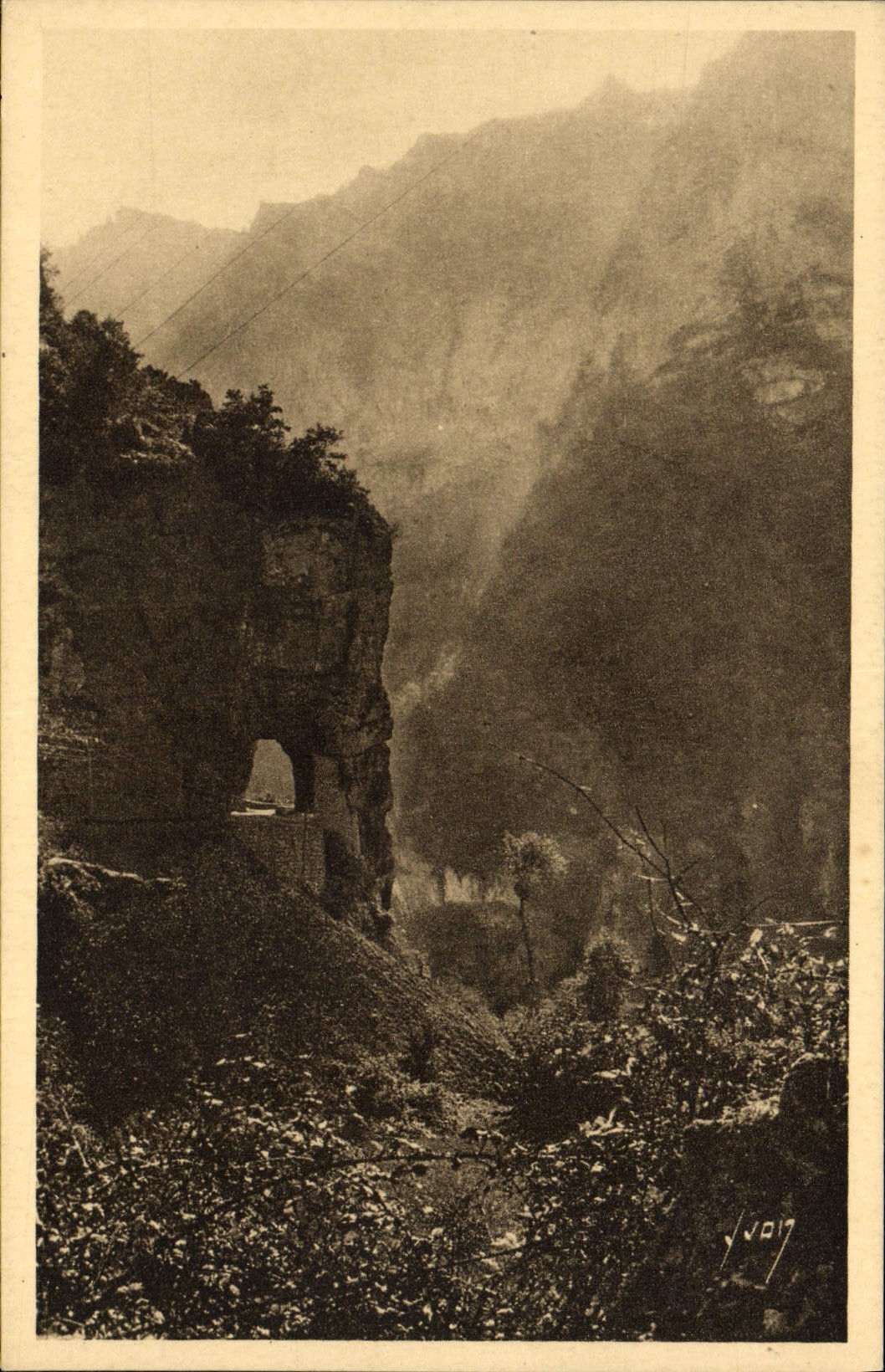 VINTAGE POSTCARD Gorges of the Tarn Road creusee in the Rock at the level of the straits