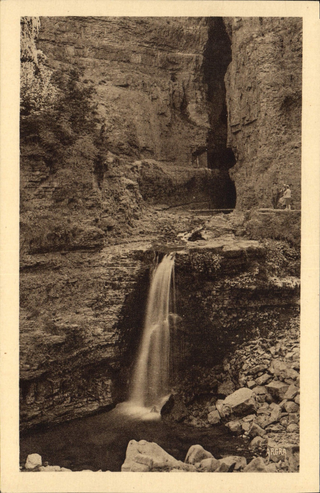 VINTAGE POSTCARD Gorges of the Tarn Barmabiau Left the underground River