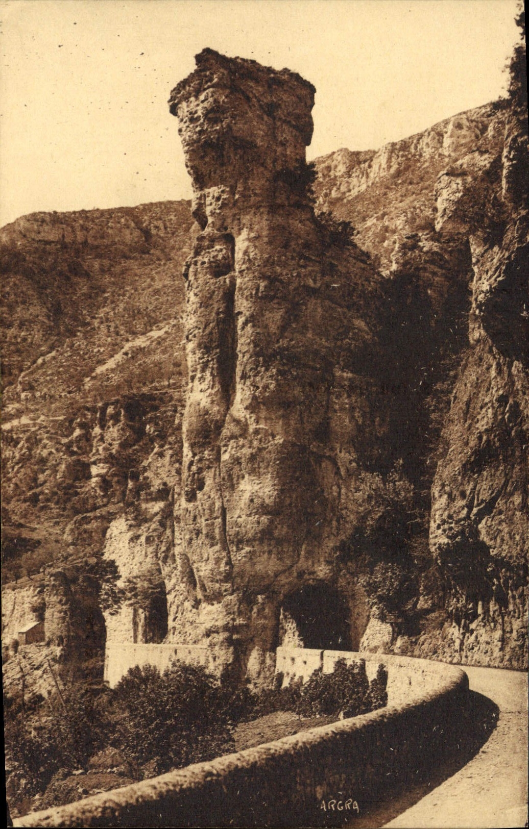 CPA Gorges du Tarn Pougnadoires Le tunnel