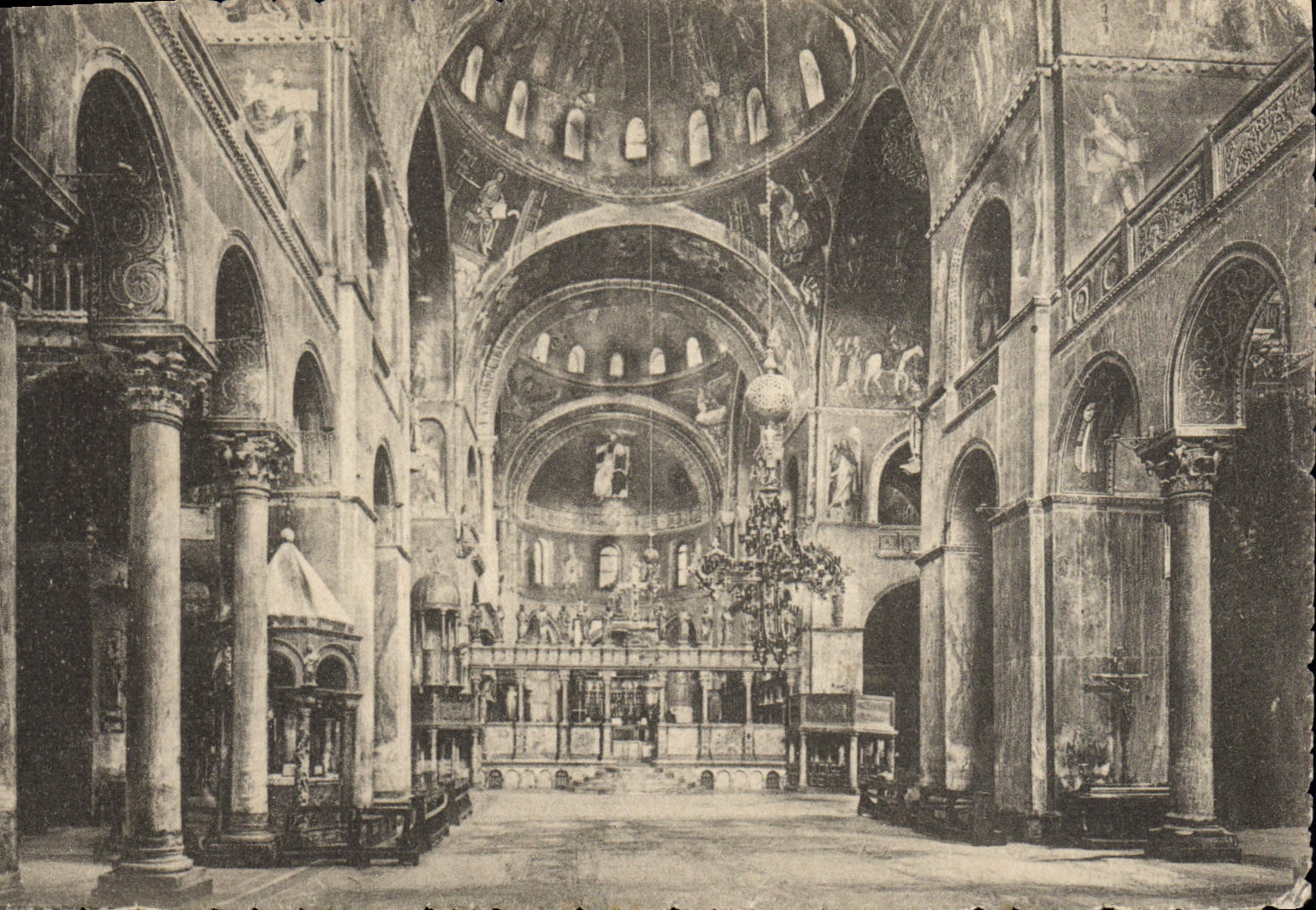 VINTAGE POSTCARD Venezia Interno S Marco