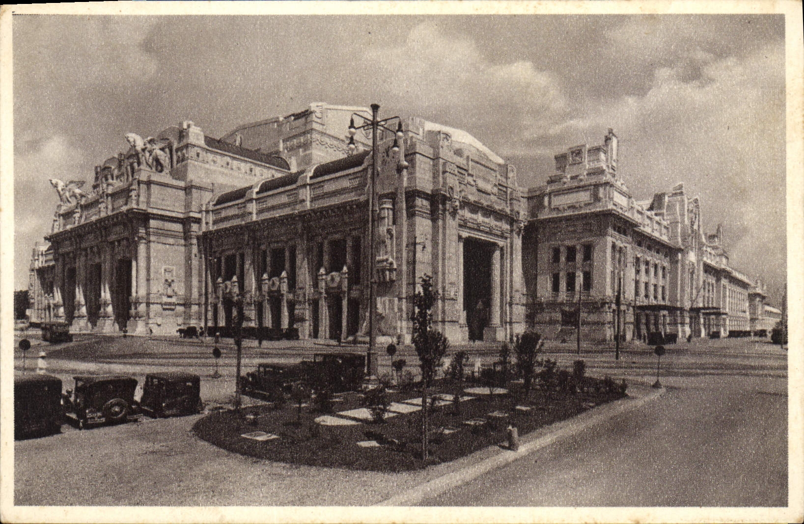 VINTAGE POSTCARD Milano Nuova Stazione Power station