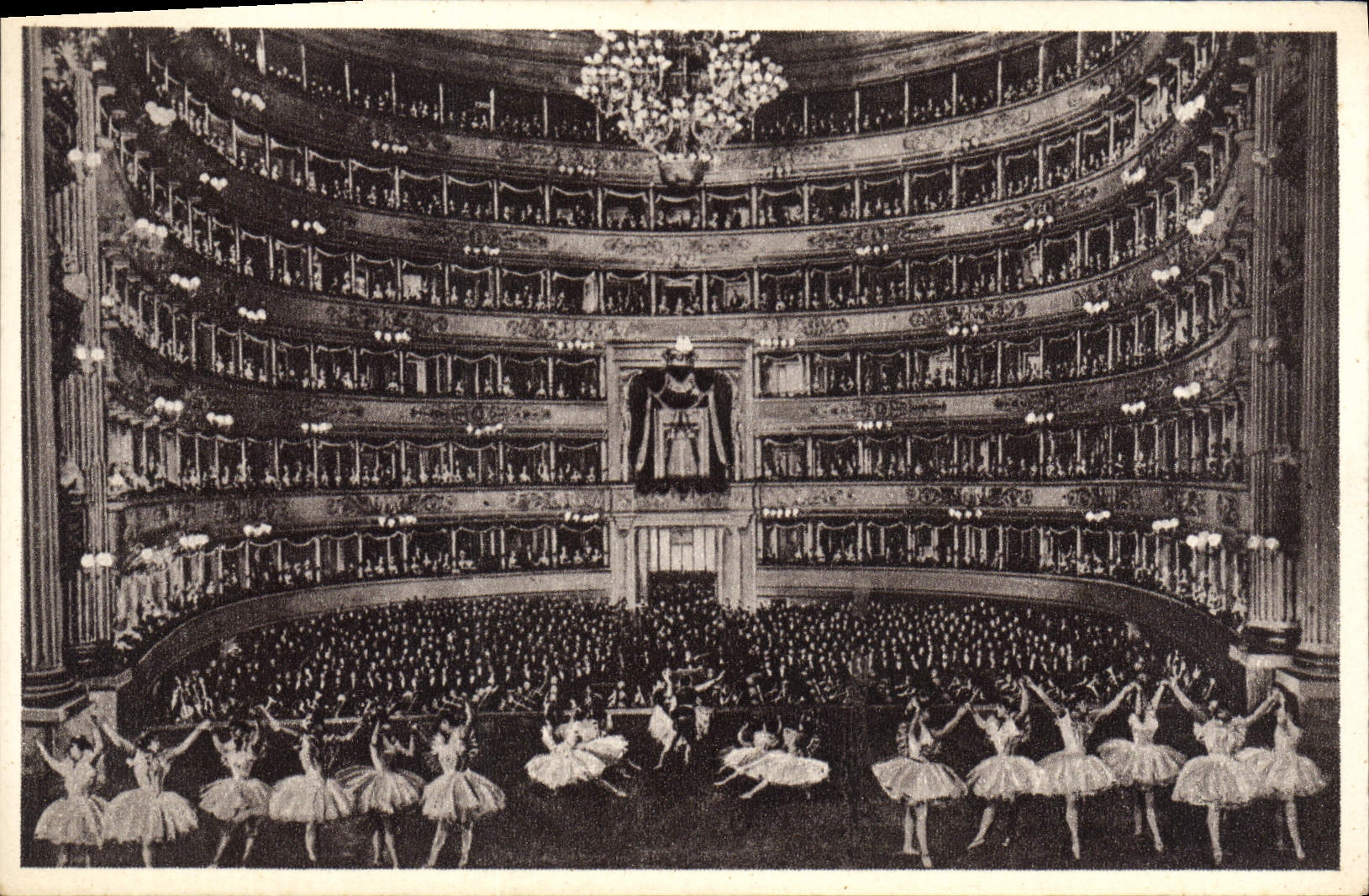 VINTAGE POSTCARD Milano Interno Del Teatro Went Scala