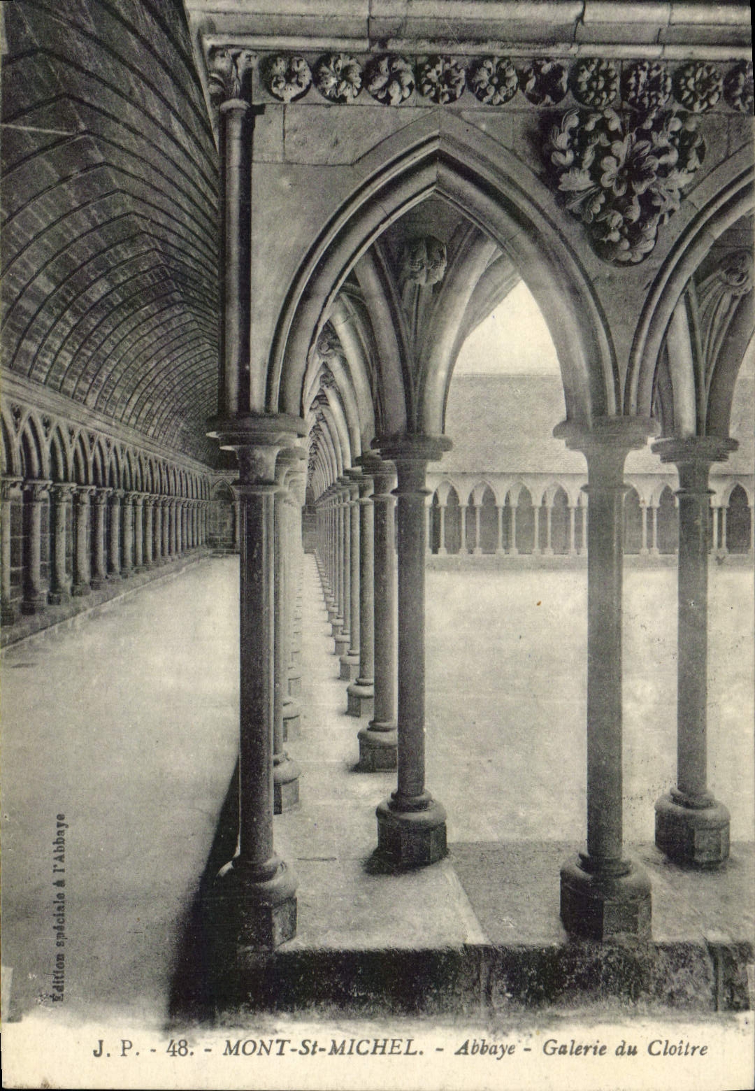 CPA Mont St Michel Abbaye Galerie Du Clotre