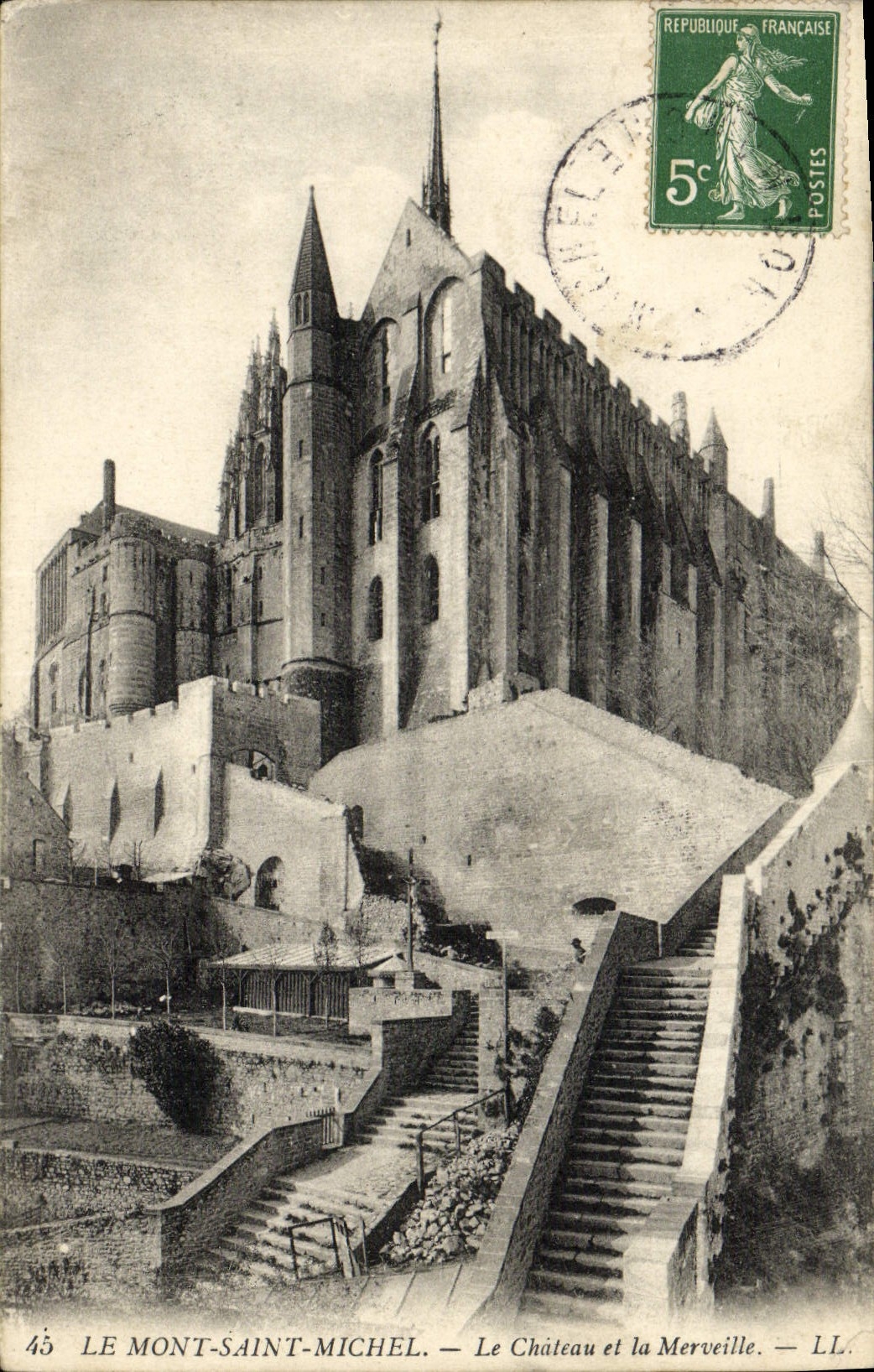 CPA Le Mont Saint Michel Le Chateau Et La Merveille