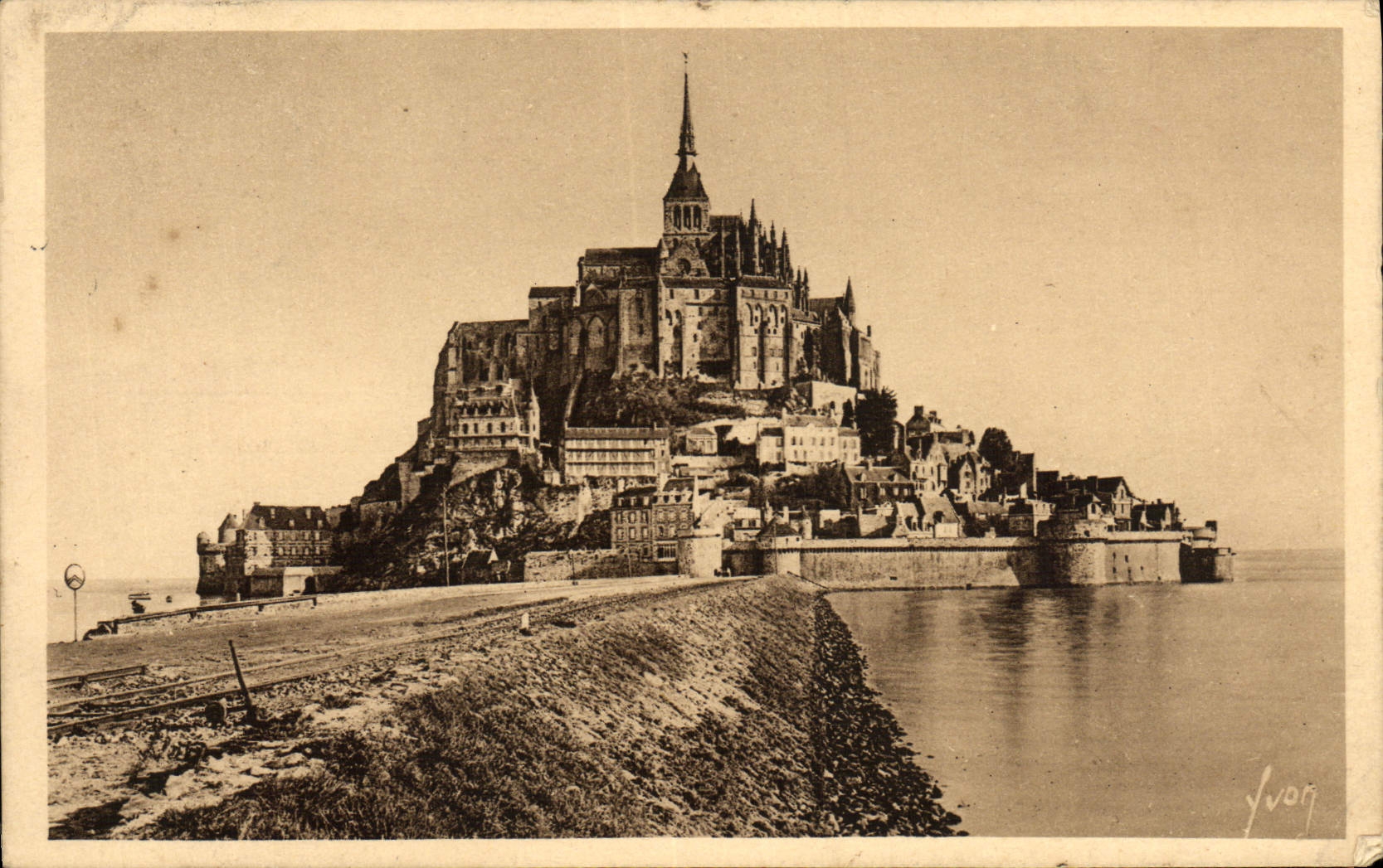 CPA Le Mont Saint Michel Le Mont a L'arrivee