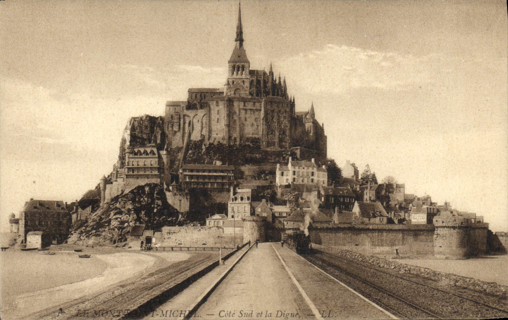 CPA Le Mont Saint Michel Cote Sud Et La Digue
