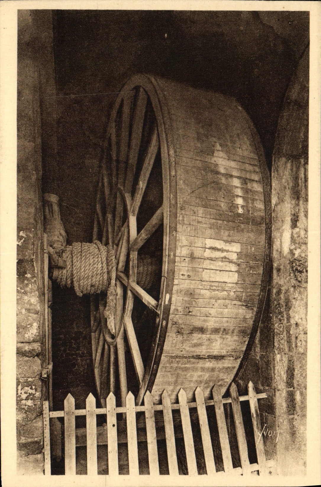 CPA La Douce France Le Mont St Michel Abbaye La Roue Monte Chage