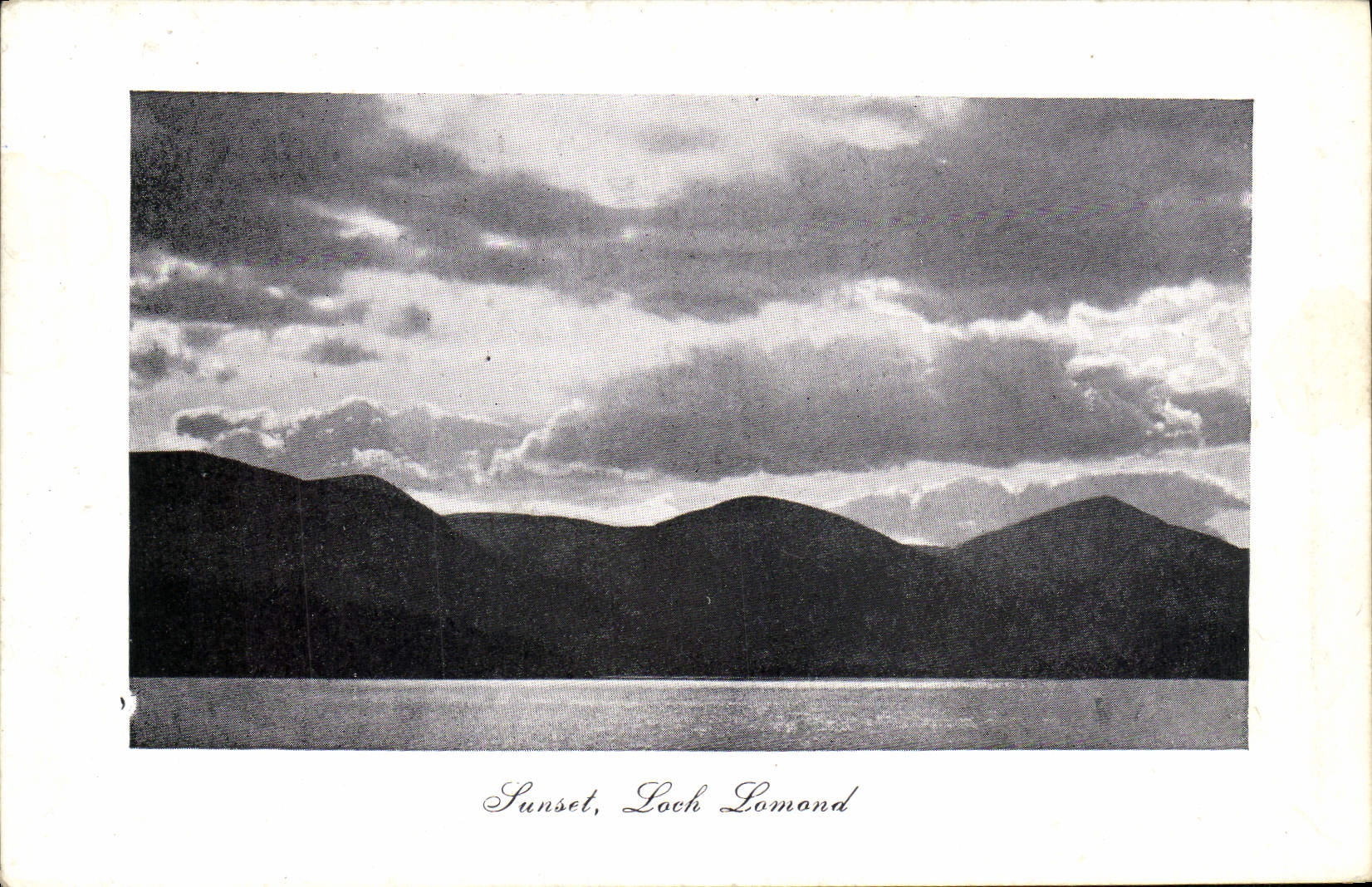 Registro de Lomond de la puesta del sol de la POSTAL de la VENDIMIA