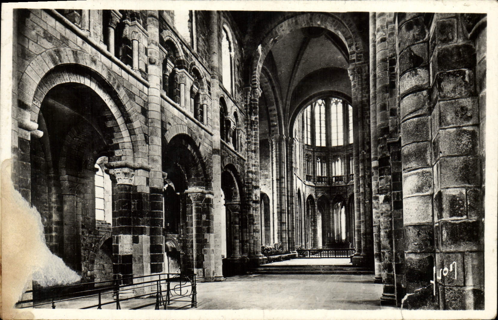 CPA Le Mont St Michel Abbaye Interieur De L'Eglise Romane