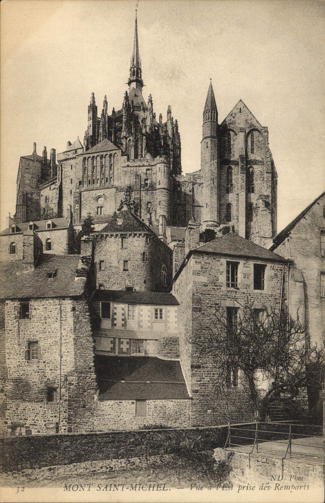 CPA Mont Saint Michel Vue l'Est Prise Des Remparts