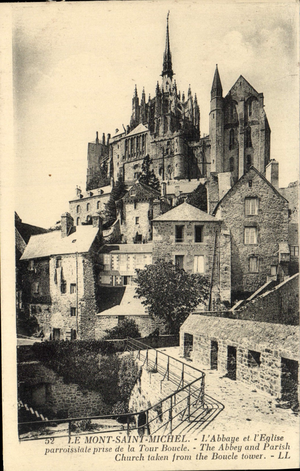 CPA Le Mont Saint Michel L'Abbaye Et l'Eglise
