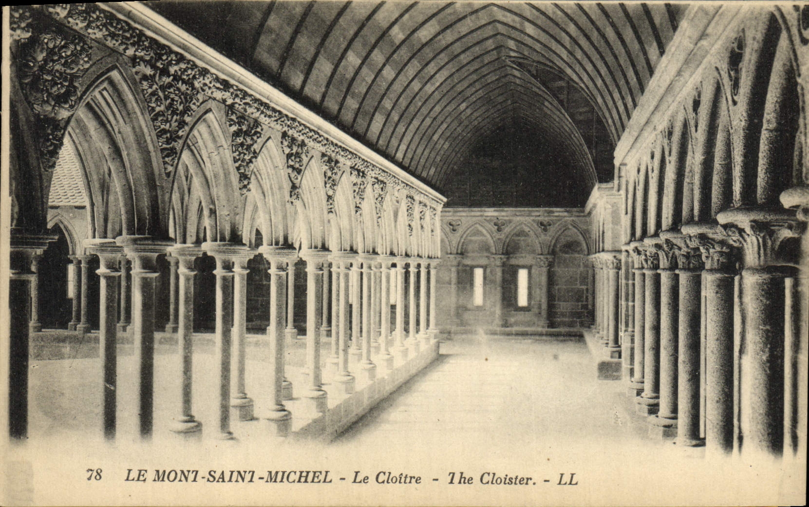 CPA Le Mont Saint Michel Le Cloitre