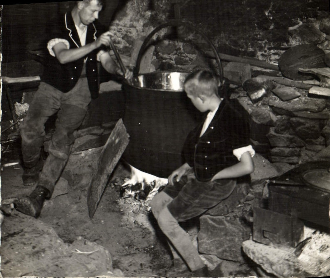 CPM Alphutte Im Berner Oberland Sennerel Mit