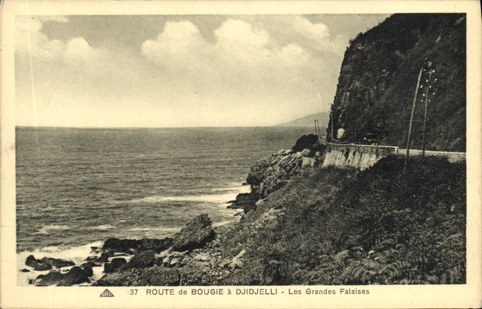 VINTAGE POSTCARD Route of Candle has Djidjelli the large cliffs