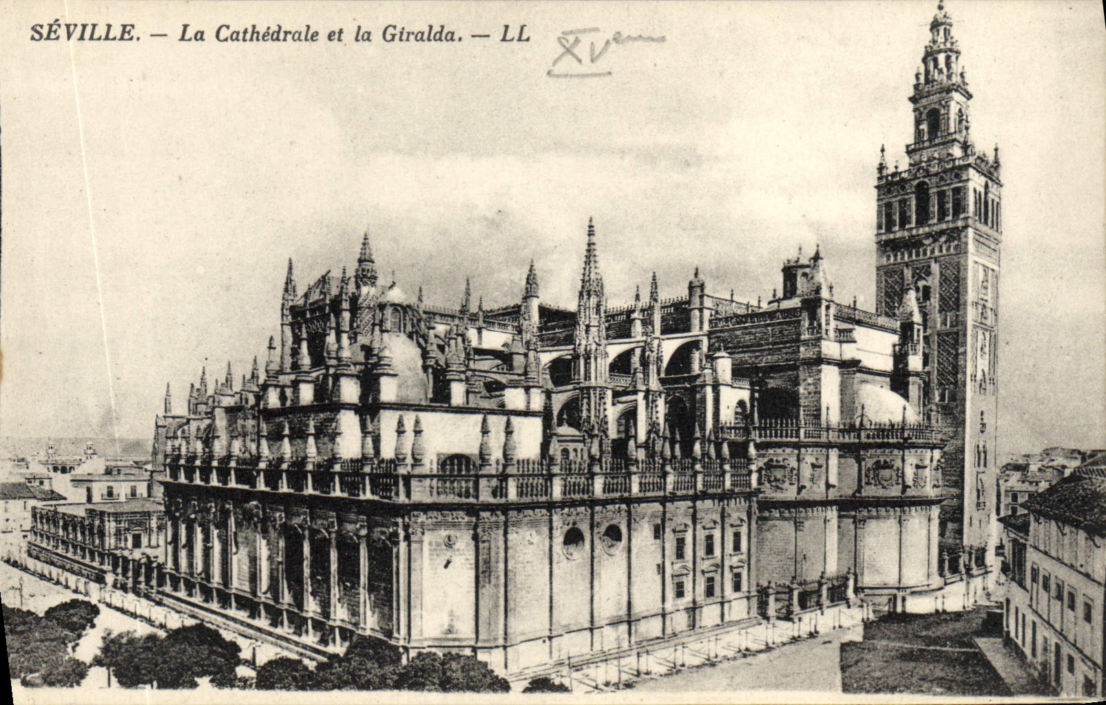 POSTAL Sevilla de la VENDIMIA la catedral y el Giralda