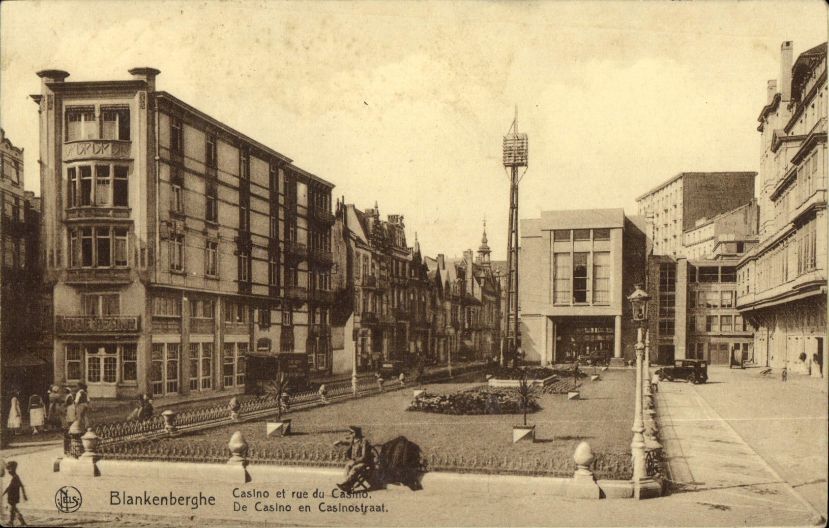 VINTAGE POSTCARD Blankenberghe Casino and street of the casino