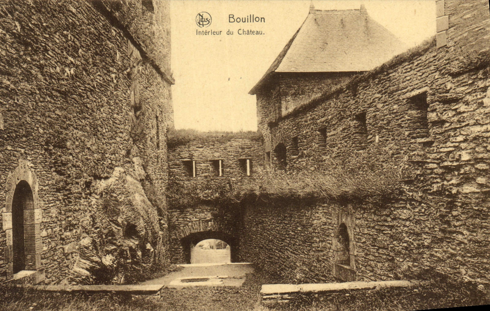 CPA Bouillon Interieur de Chateau