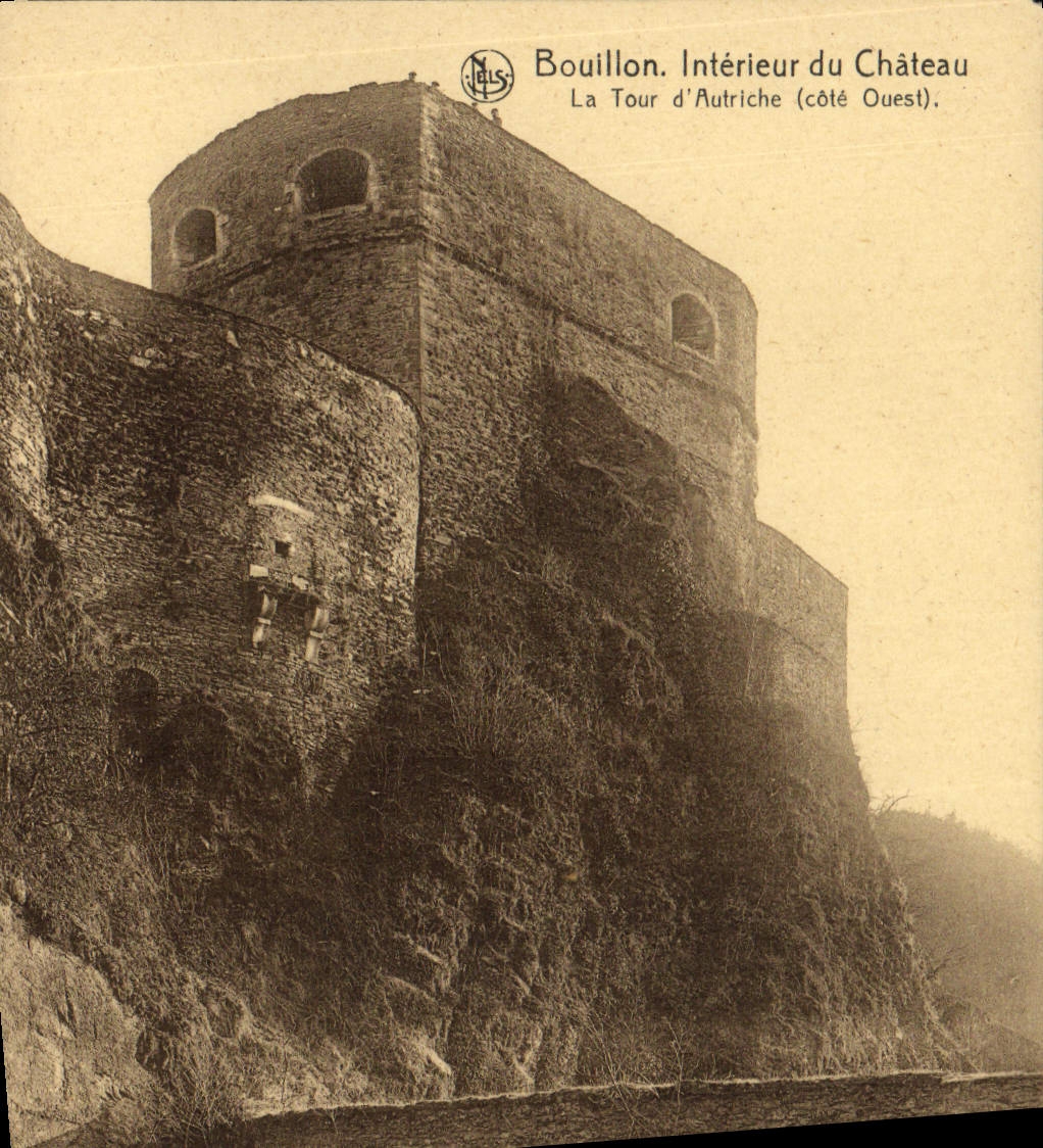 CPA Bouillon Interieur du Chateau La tour d'Autriche
