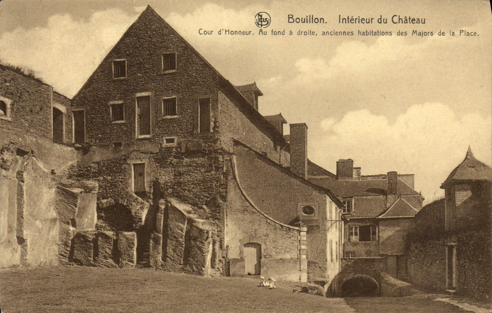 Burbuja interior de la POSTAL de la VENDIMIA de las viviendas viejas del patio principal del castillo de los comandantes del lugar