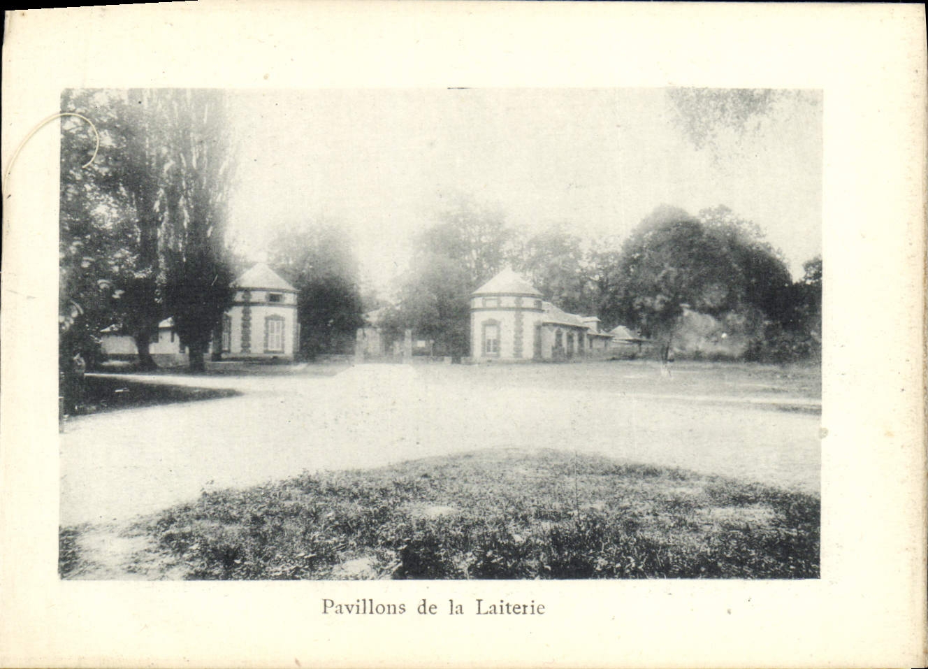VINTAGE POSTCARD Rambouillet Houses of the Dairy