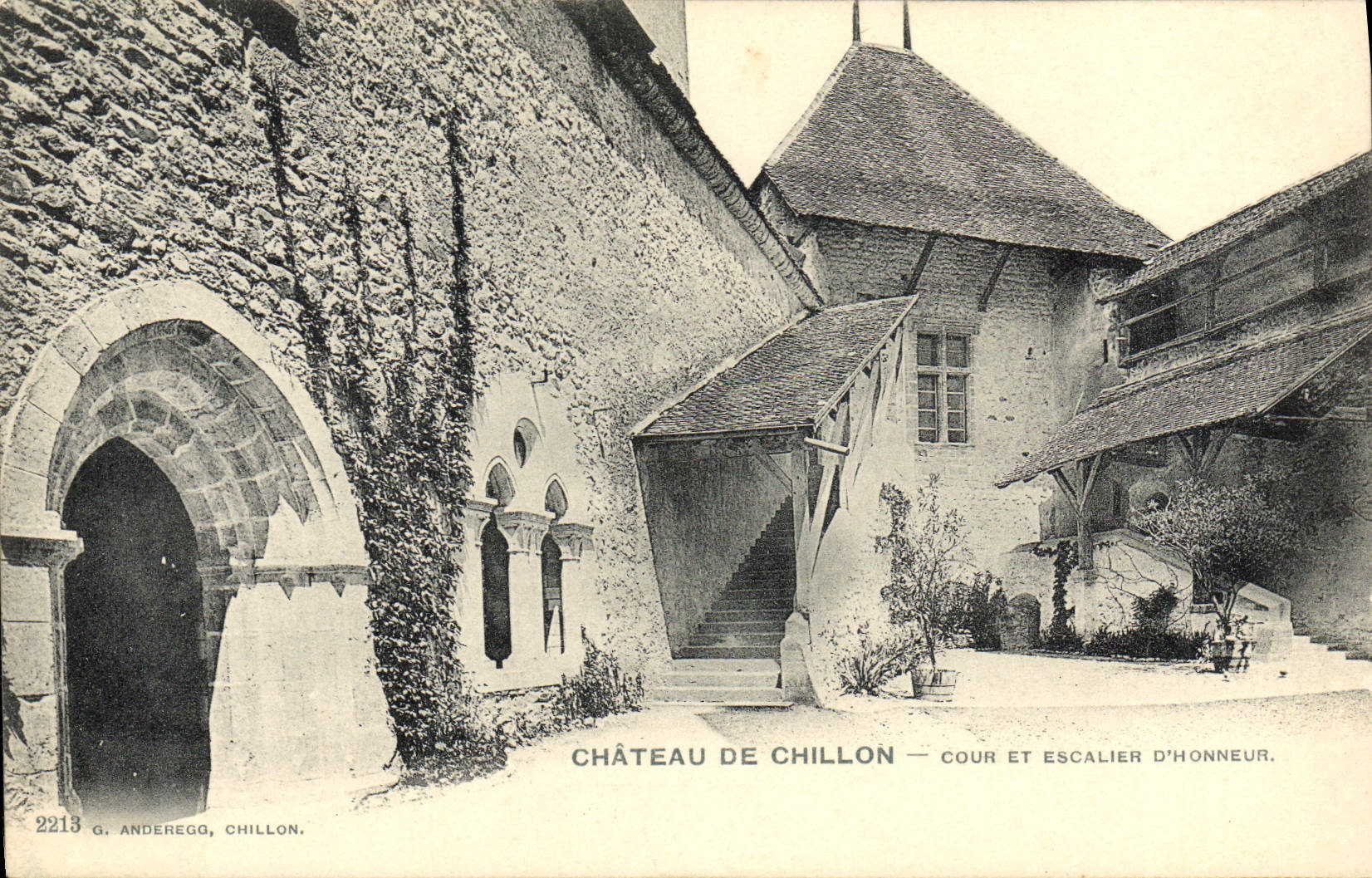 CPA Chateau De Chillon Cour Et Escalier D'Honneur