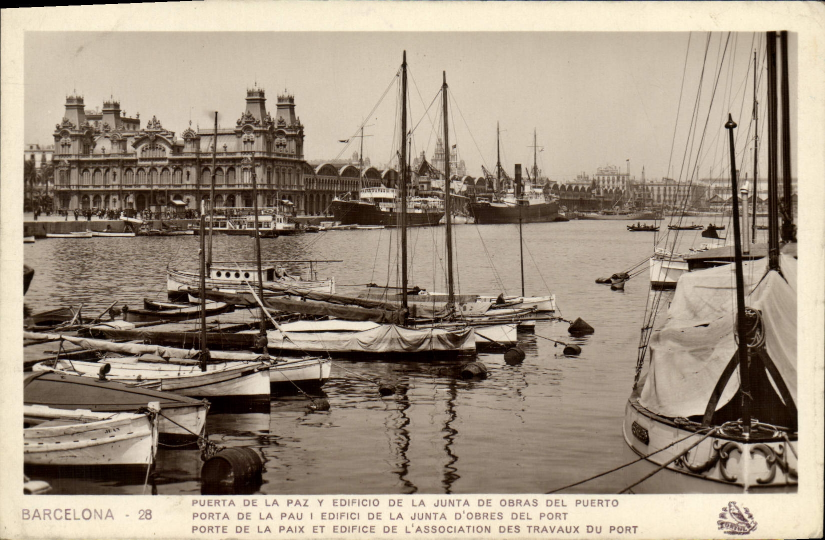 VINTAGE POSTCARD Barcelona Puerta of Paz there edifico of the junta of Obras del Puerto
