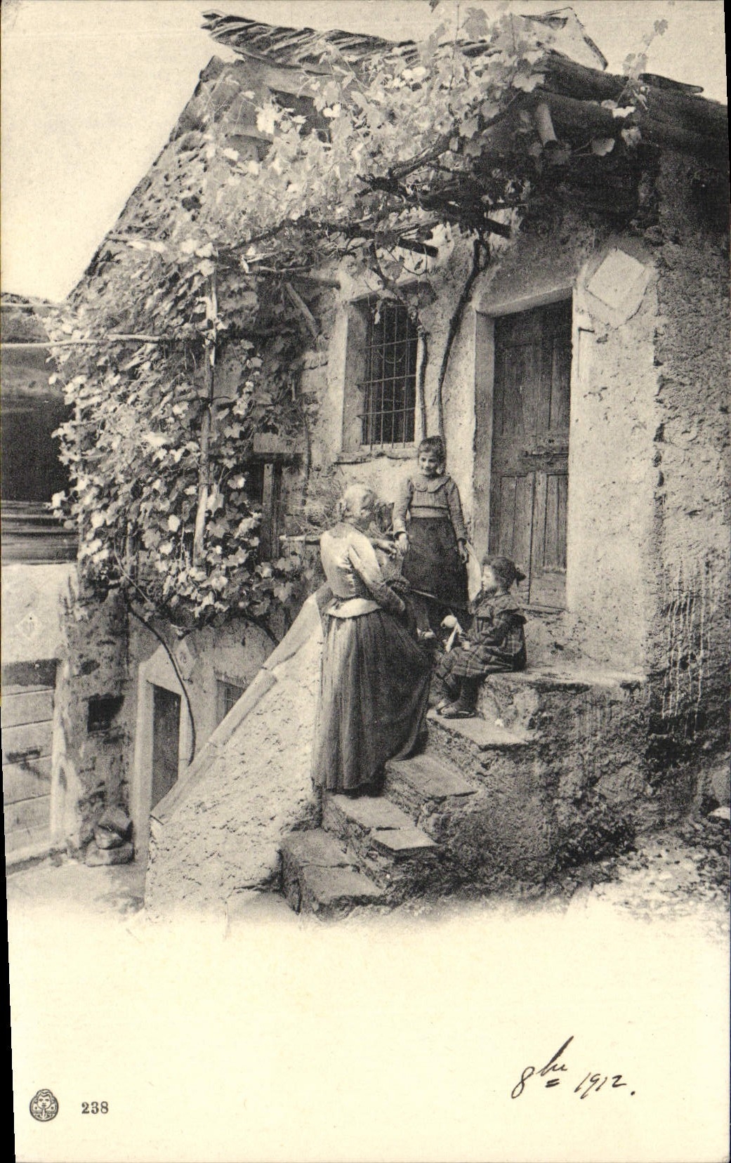 VINTAGE POSTCARD Small house in Switzerland Large Folklore Children mother