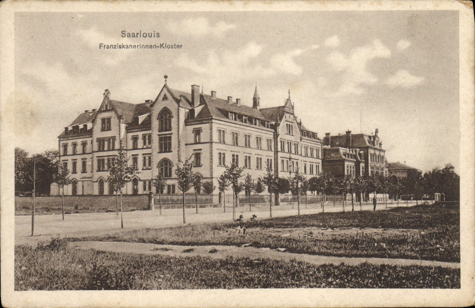 VINTAGE POSTCARD Saarlouis Franziskanerinnen Kloster