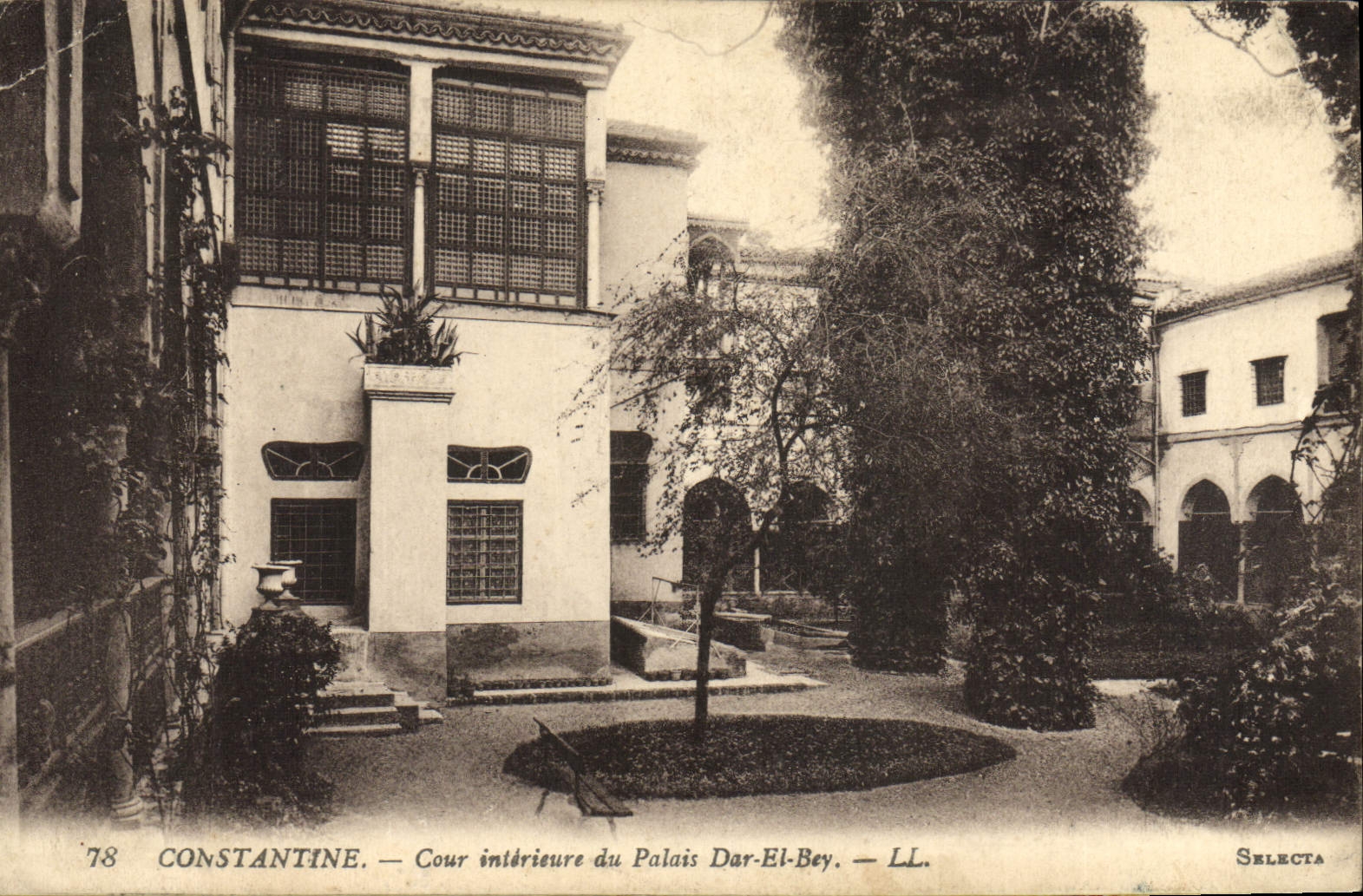 CPA Constantine Cour Interieure du Palais Dar El Bey