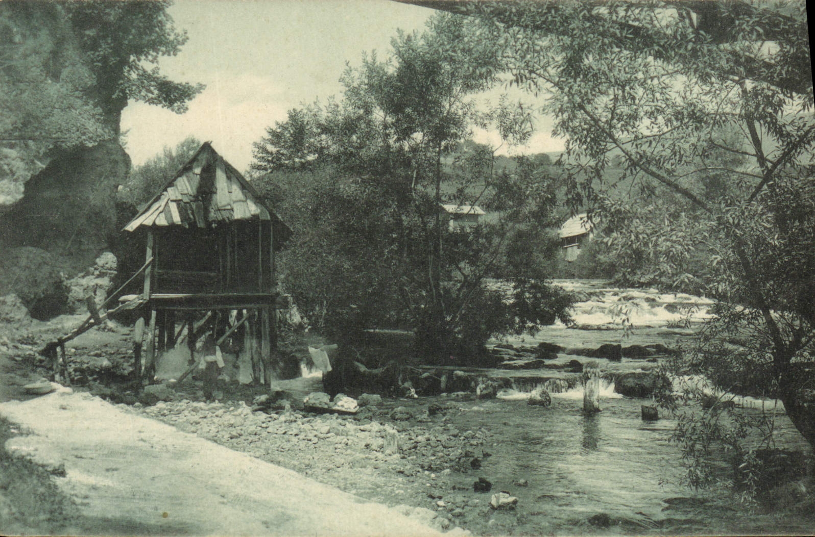 VINTAGE POSTCARD House at the edge of a river