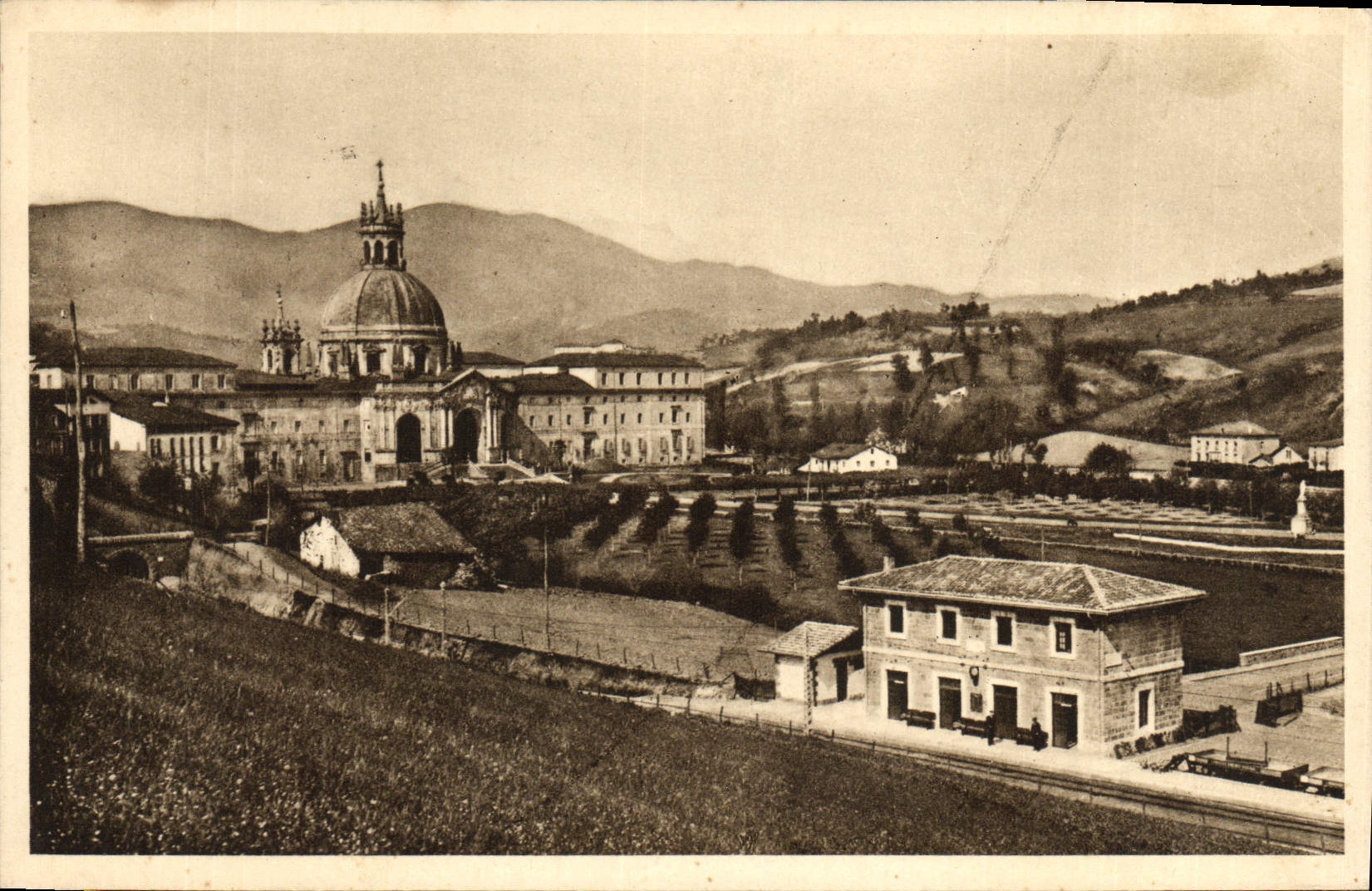 CPA La sainte maison de Loyola Vue generale de la basilique
