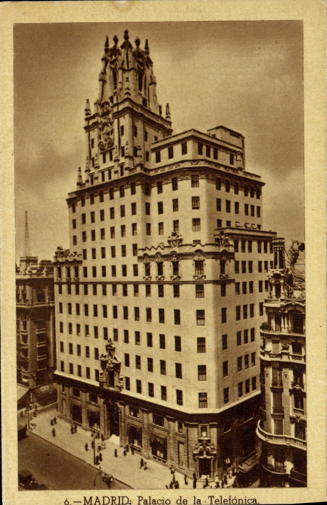 VINTAGE POSTCARD Madrid Palacio of Telefonica