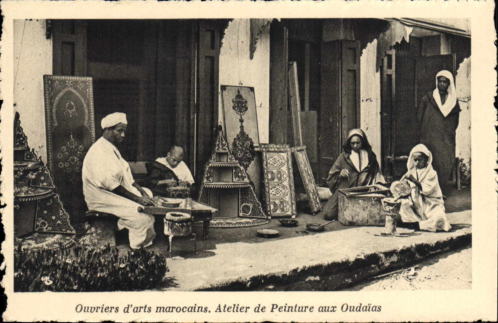 Funcionamiento de la POSTAL de la VENDIMIA del taller marroquí de los artes de la pintura en Oudaias Marruecos