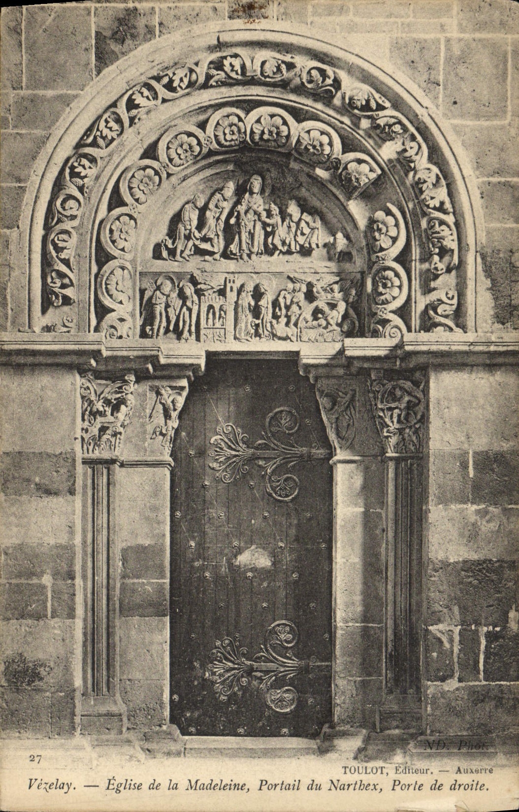 CPA Vezelay Eglise De La Madeleine Portail Du Nartbex Porte De Droite